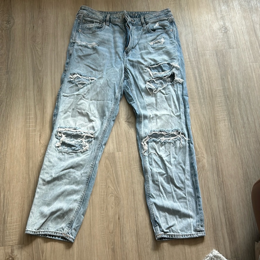 Light wash, pre-ripped mom straight Jean American Eagle jeans